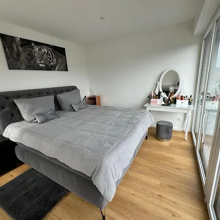 Penthousewohnung Moebliert In Check In 15 Uhr Check Out 11 Uhr